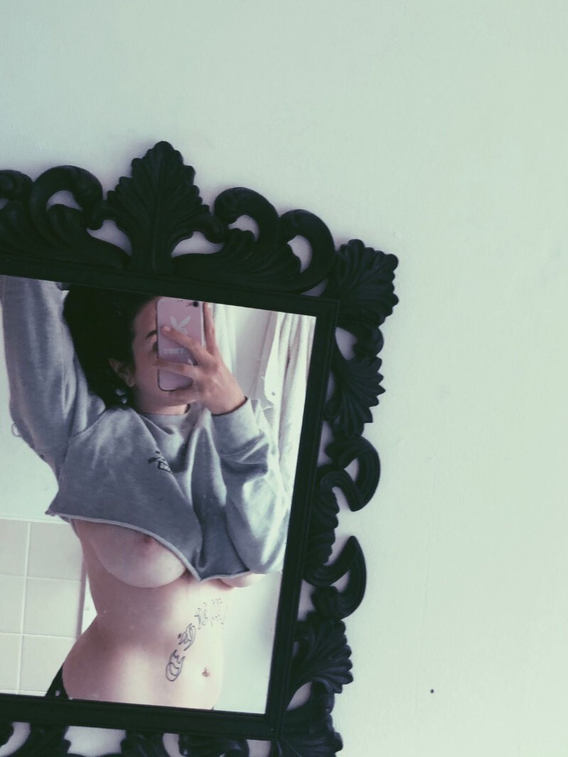 Проститутка Питера Сонечка с 1 размером груди предлагает интим услуги у метро Улица Дыбенко  +7(981)126-12-57 