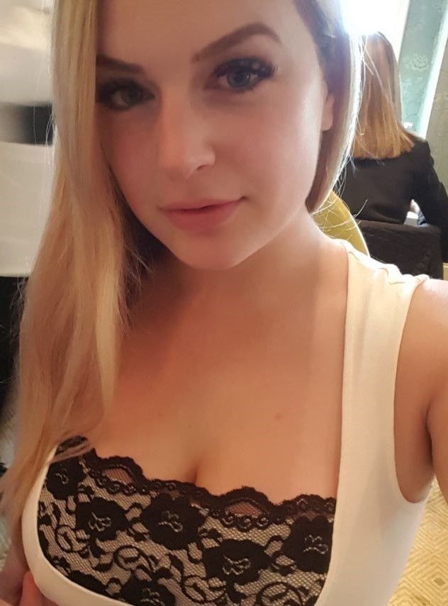 Проститутка Питера Эля с 3 размером груди предлагает интим услуги у метро Парнас  +7(981)266-85-01 