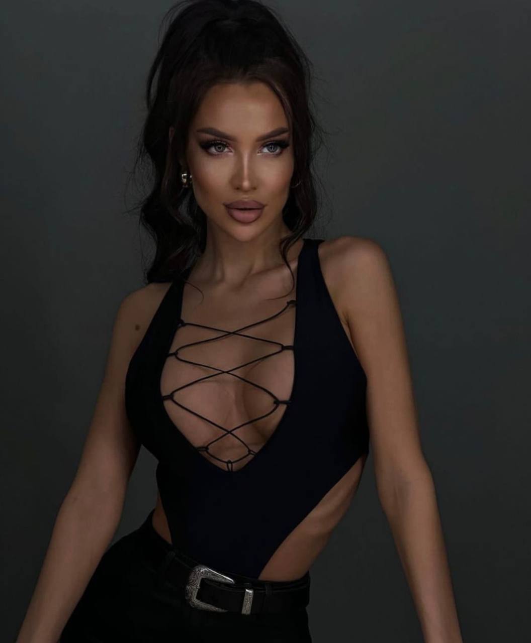 Проститутка Питера Линда с 3 размером груди предлагает интим услуги у метро Владимирская  +7(921)946-57-47  