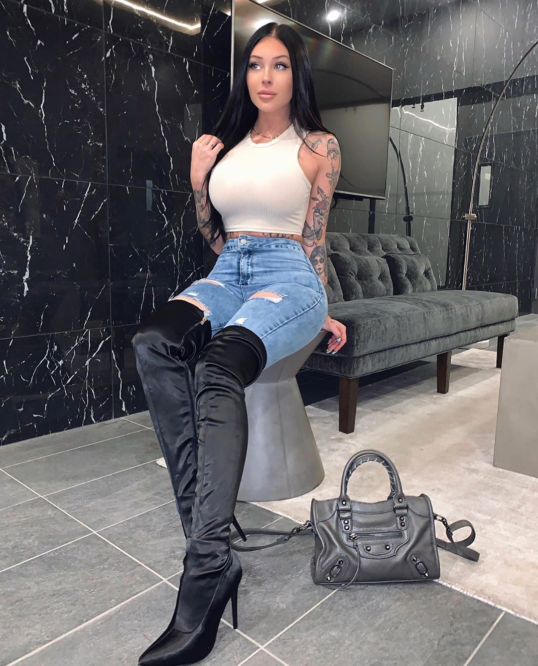 Проститутка Питера Алиса с 2 размером груди предлагает интим услуги у метро Петроградская  +7(981)809-84-20 